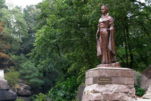 Княгиня Ольга, пам'ятник